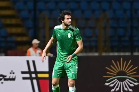 رابطة الأندية تعاقب محمود علاء بالإيقاف والغرامة بعد واقعة الكاميرا